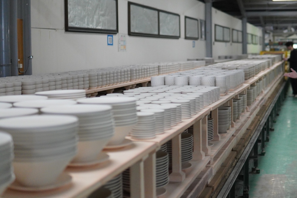 光洋陶器が描く「土から食卓まで」。～自動化と手仕事が交差する多品種生産の最前線～